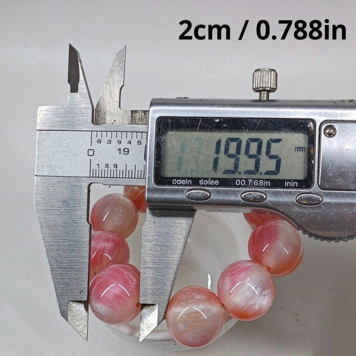 BEADORO Rose 20 mm resin beaded bracelet - close-up detail