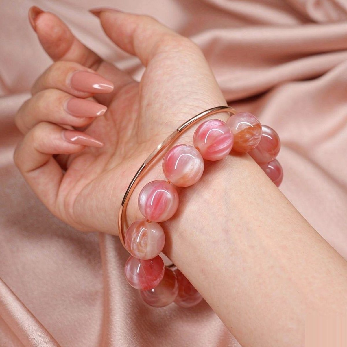 BEADORO Rose 20 mm resin beaded bracelet - studio product photo